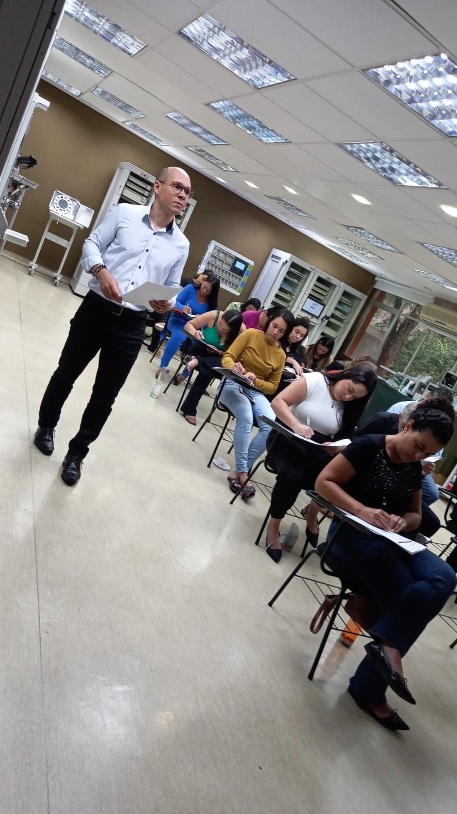 Participantes em sala de treinamento